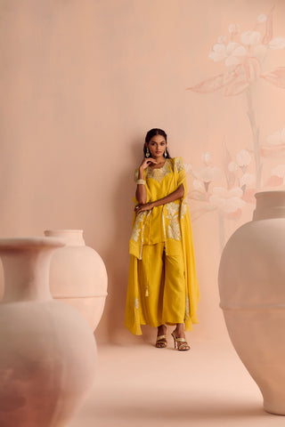 Kiyaara Cape Set