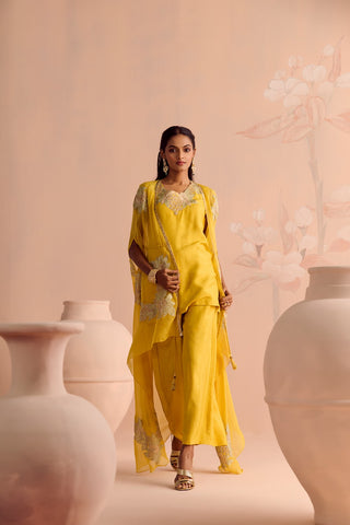 Kiyaara Cape Set