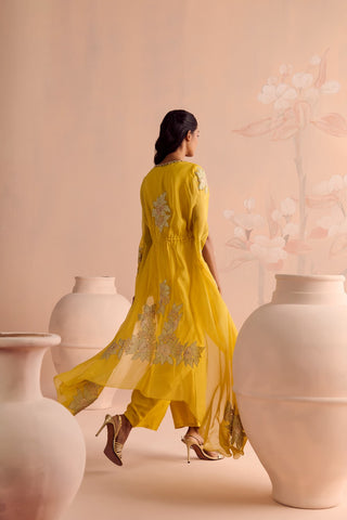 Kiyaara Cape Set